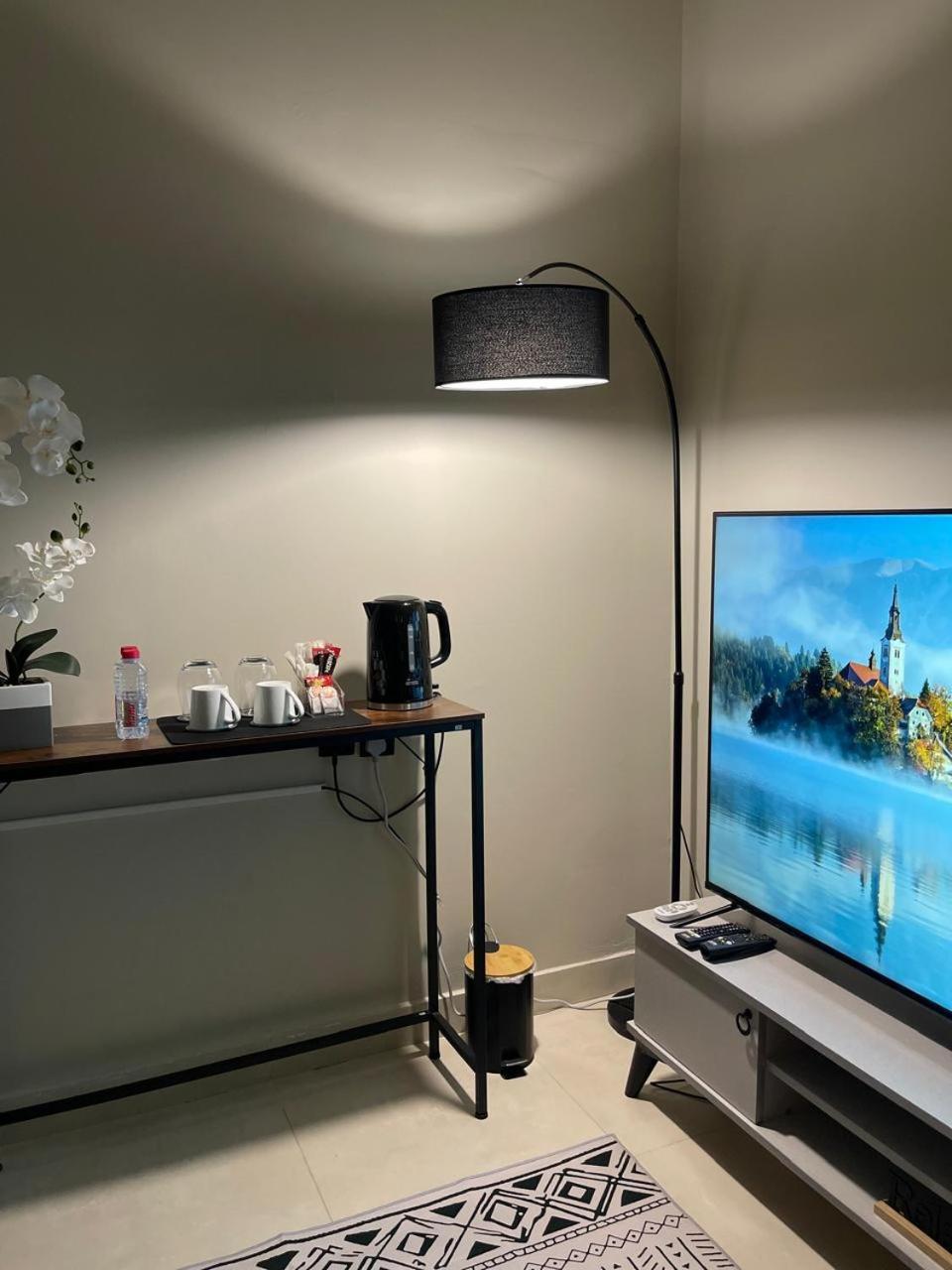 استوديو هادئ وحديث Apartman Rijád Kültér fotó