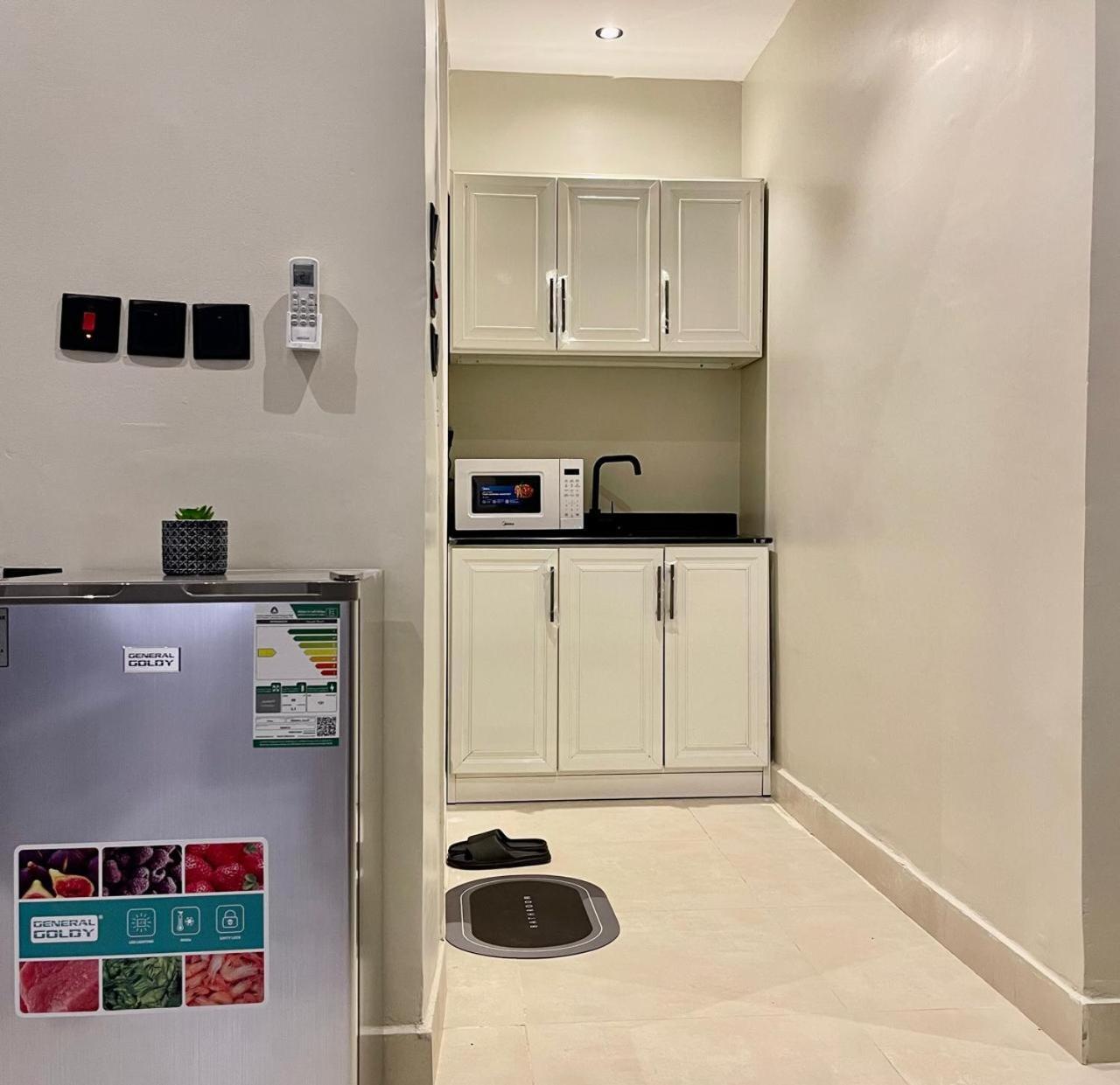 استوديو هادئ وحديث Apartman Rijád Kültér fotó